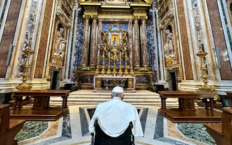 A pápa a Santa Maria Maggiore bazilikában magyarországi útját a Szűzanya oltalmába ajánlotta