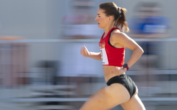 Atlétikai ob - Klekner Hanga országos csúcsa rúdugrásban.