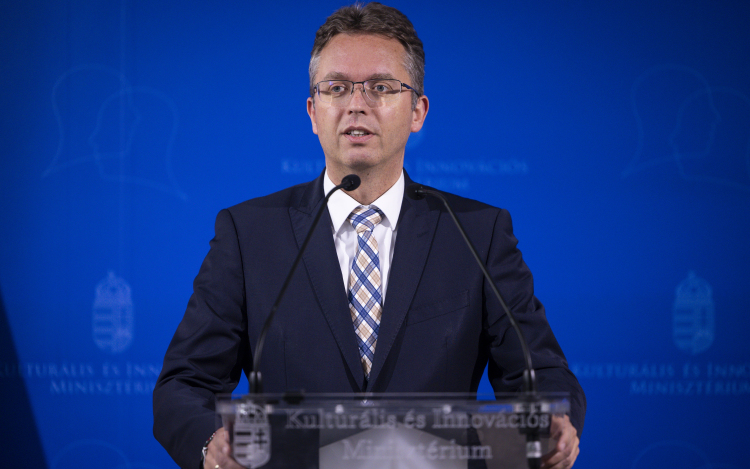  Hankó Balázs: idén tízezer család kerülhetne nehéz helyzetbe a babaváró program lejárta miatt.