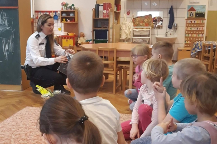 A biztonságos közlekedésről tartottak előadást a szügyi gyerekeknek