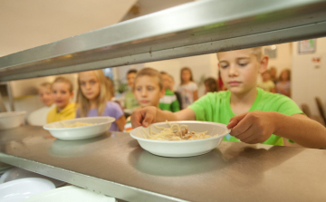 Az iskolai ebéd térítési díjának alakulása Magyarországon.