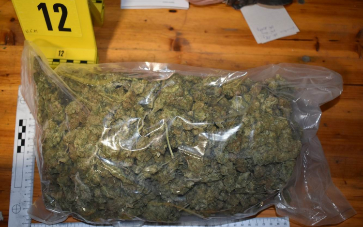 Több mint 44 kg marihuána, 8 kg kokain, 2,5 kg ketamin lefoglalva