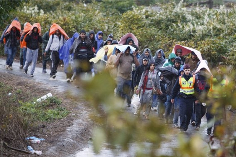 Több ezer migráns vesztegel Európa belső határainál a szigorított ellenőrzések miatt