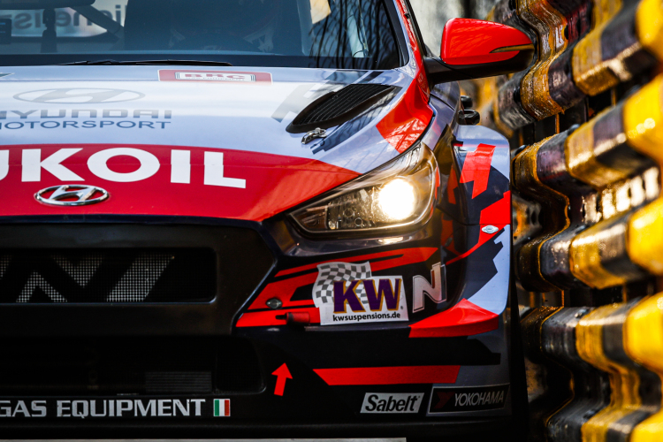 Michelisz pole-t szerzett és vezeti a bajnokságot a TCR World Tourban!