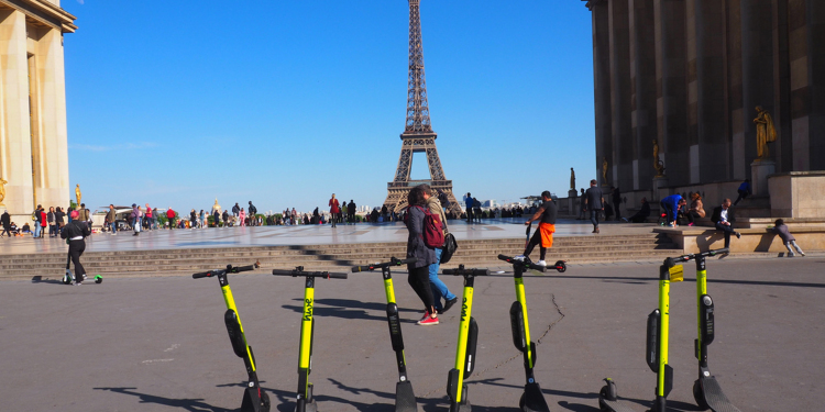 Párizsban megkezdődött a bérelhető elektromos rollerek kivonása a forgalomból!