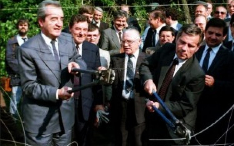 1990 augusztus 31-én történt, hogy az NDK és az NSZK kormányai megkötötték a szerződést a két német állam újraegyesítéséről