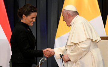 A pápa a hatóságok képviselőihez: Magyarország „hídépítő” lehet az összetartozás megtalálásában
