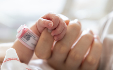 Országos Kórházi Főigazgatóság: Magyarországon először született szívtranszplantált édesanyának gyermeke.