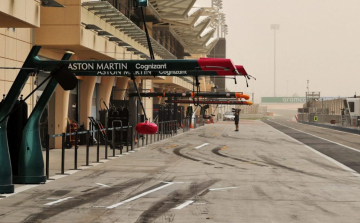 A mai nappal kezdetét veszi a Forma–1-es mezőny bahreini tesztje. A nyitónapon 10 csapat 18 versenyzőjét láthatjuk körözni.