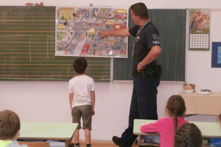 Körzeti megbízott az iskolában