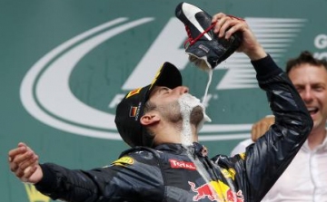 Malajziai Nagydíj - Ricciardo nyert, Hamilton kiesett