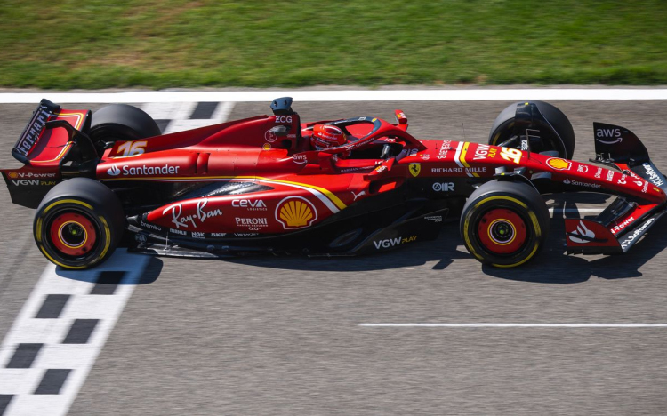 A második nap a Ferrarié: Sainz volt a leggyorsabb Bahreinben.