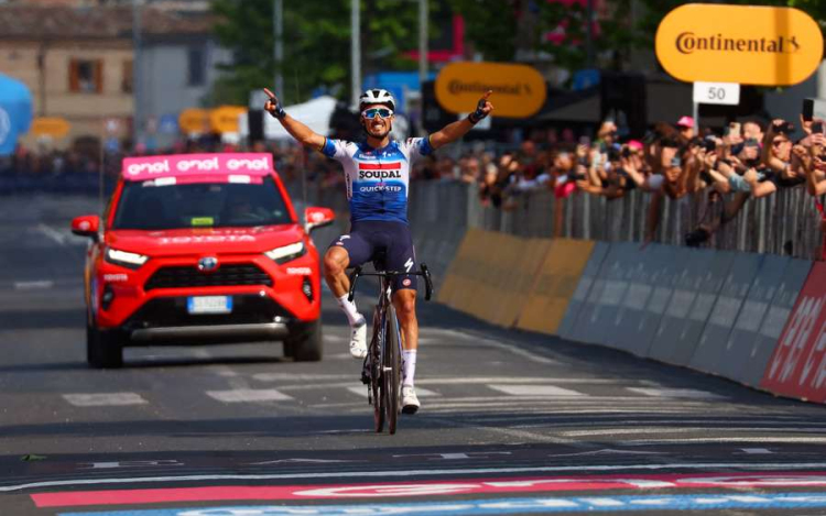 Giro d\'Italia - Alaphilippe teljessé tette gyűjteményét, Valter szökésben volt.