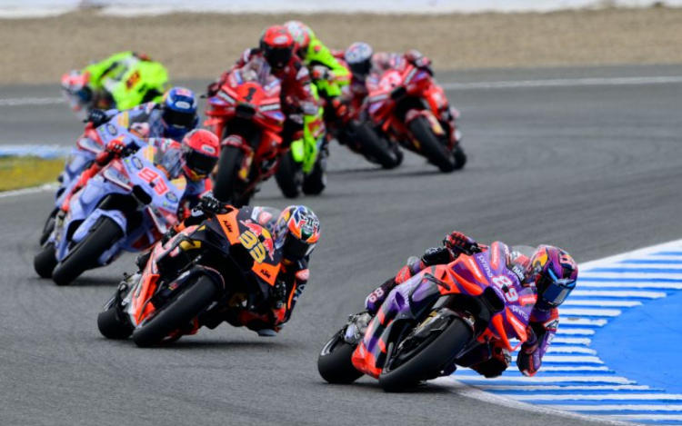 Martin, Bagnaia és Marquez hatalmasat csatáztak.