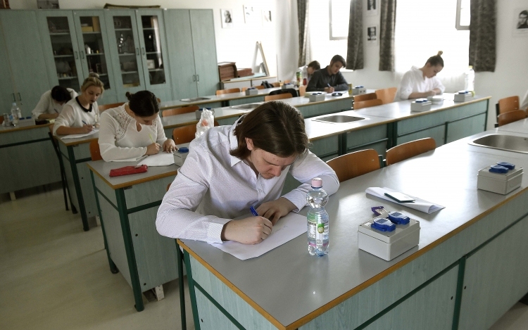 Országszerte felkészültek az iskolák, kevés vizsgázó kért halasztást