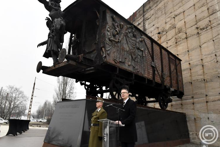 Rétvári Bence: a kommunizmus egyenlővé tett mindenkit a szegénységben és a jogfosztottságban