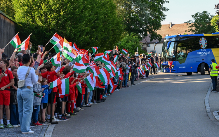 EURO-2024 - Megérkeztek a magyarok a dél-bajorországi bázisukra.
