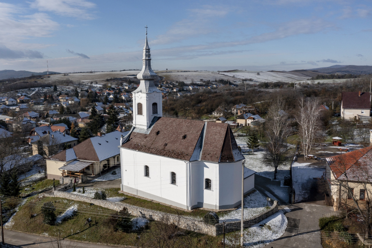 Összefogással újult meg a Mátranováki templom.