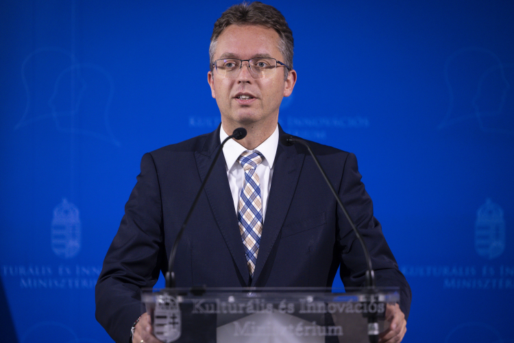  Hankó Balázs: idén tízezer család kerülhetne nehéz helyzetbe a babaváró program lejárta miatt.