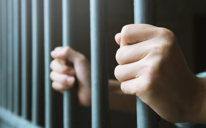 Rács mögé került a körözött férfi!