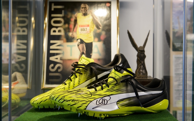 Usain Bolt cipőjével bővült a somoskői sportcipőmúzeum gyűjteménye