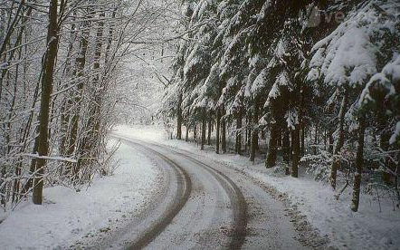 Csúsznak az utak: közlekedjünk óvatosan! 