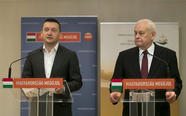 Fidesz-KDNP-frakcióülés - Rogán: júliusban lesz újabb rezsicsökkentés