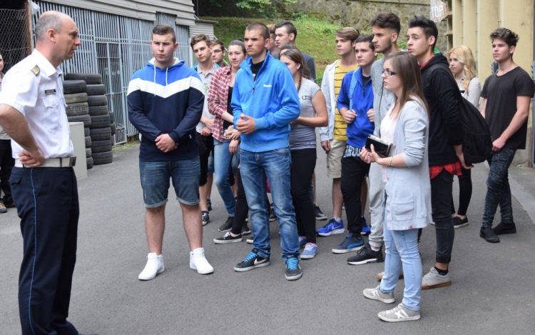 Tanulók a Nógrád Megyei Rendőr-főkapitányságon