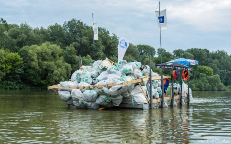 Több mint nyolc tonna hulladékot gyűjtöttek össze a bodrogi PET Kupa résztvevői
