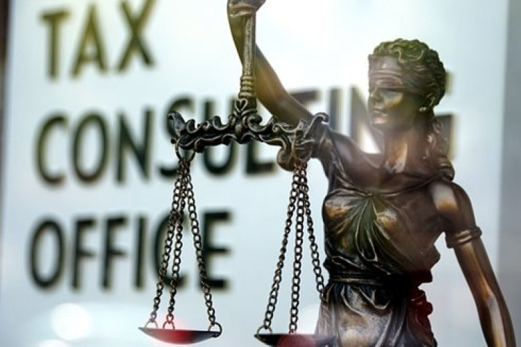 Több mint másfél milliárd forint áfát csalt el egy italokat forgalmazó bűnözői csoport.