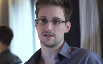Snowden apja kapcsolatba lépett fiával