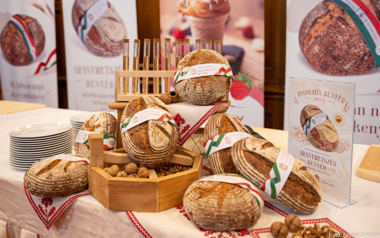 Vadkovászos kenyér nyerte a Szent István-napi kenyérversenyt!