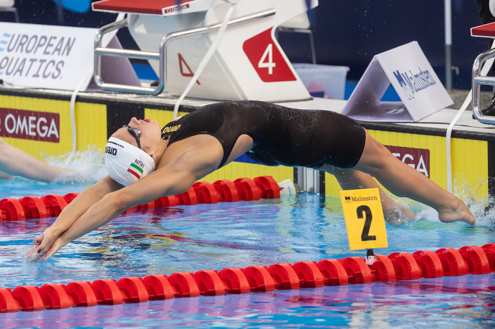 Vizes Eb - Komoróczy Lora negyedik 50 méter háton.