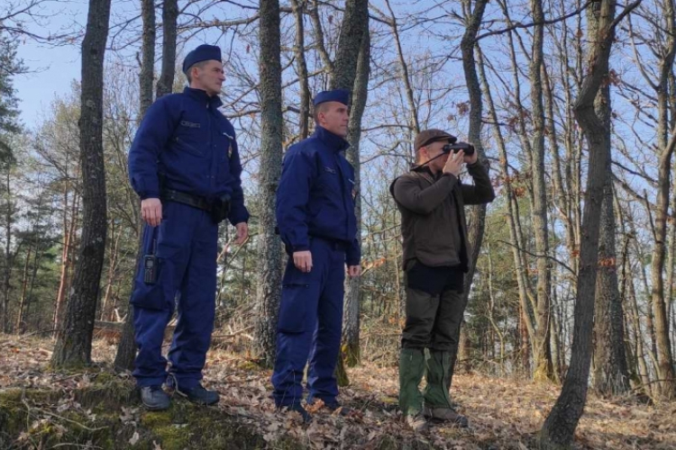 Engedély nélkül tilos!