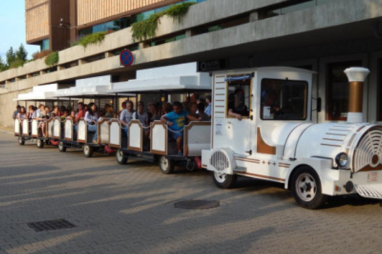 Városnéző kisvonat közlekedett a Múzeumok Éjszakáján