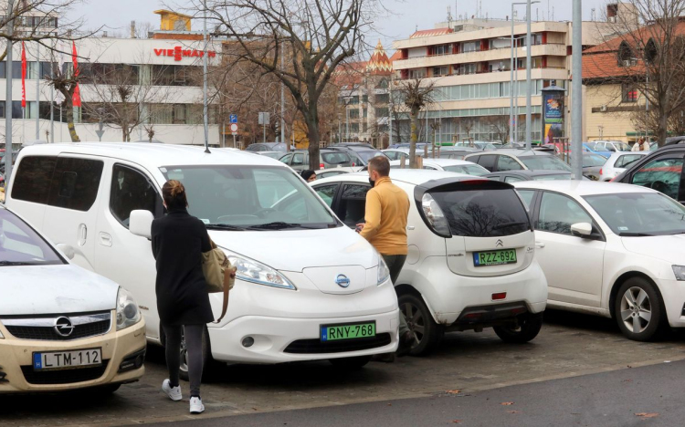 Jövő Mobilitása Szövetség: sok vállalkozásnak megéri pályázni az elektromosautó-támogatásra.