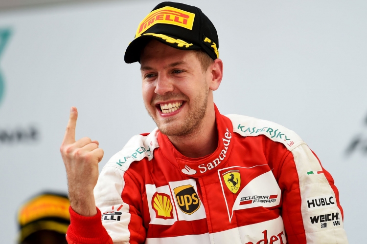 Vettel nyerte az idénynyitó, ausztrál futamot