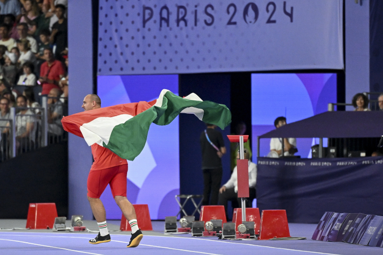 Párizs 2024 - A kalapácsvető Halász Bence ezüstérmes.