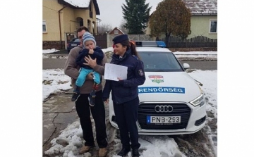 Beteg kisfiú kívánságát teljesítették a soproni rendőrök