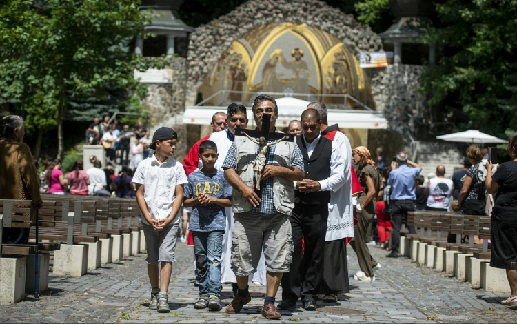 Csaknem 800 roma zarándokol a szentkúti nemzeti kegyhelyre.