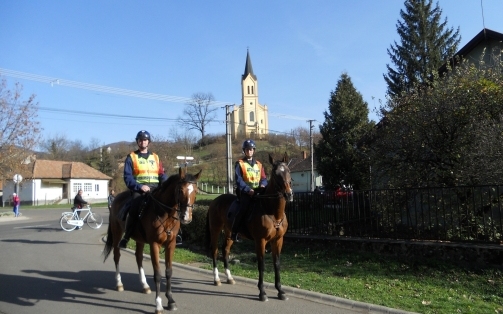Nógrádban is szolgálatban a lovas rendőrök