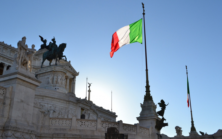 Olaszországban számlaégetéssel tüntettek a drága rezsiköltségek ellen