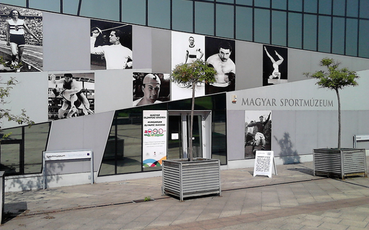 Kiállítás nyílt a 20 éve elhunyt Papp László emlékére.