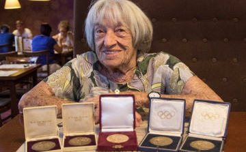 A tornaszövetség és a MOB is köszöntötte a 103 éves Keleti Ágnes.