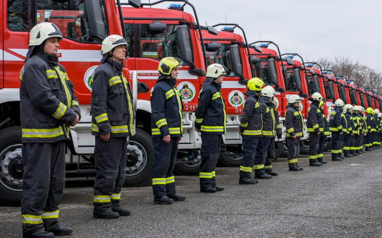 Hetvenkét új gépjármű és számos eszköz talált gazdára.