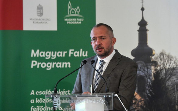 Miniszterelnökség: idén is számos útszakasz újul meg a Magyar Falu Program keretében.