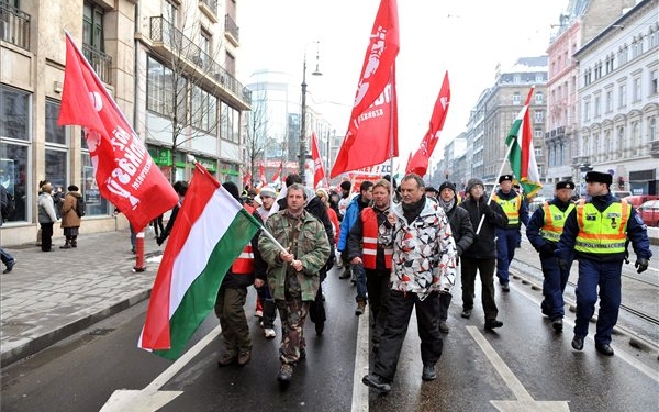 Megérkeztek a Parlamenthez az 'éhségmenetek'