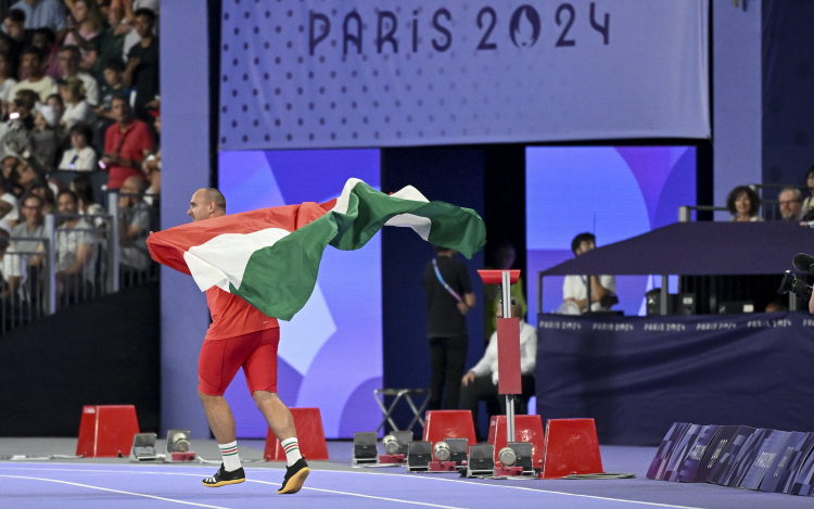 Párizs 2024 - A kalapácsvető Halász Bence ezüstérmes.