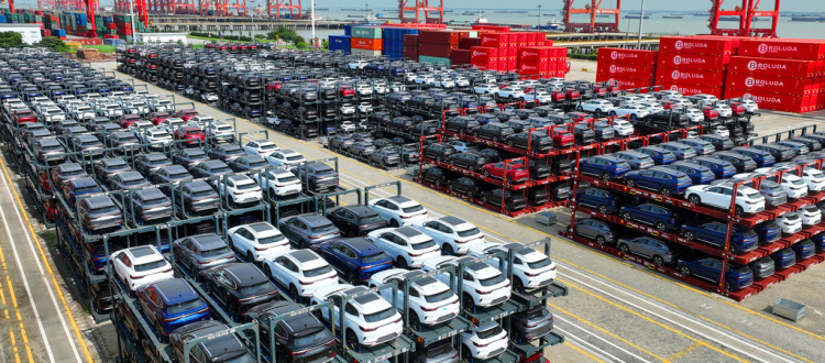 Kína bírálta az elektromos autóira kivetendő uniós vámtervet.