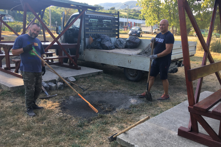 Salgótarján, Tóstrand -16-án, pénteken délután, a KÉT TŰZRAKÓ HELY